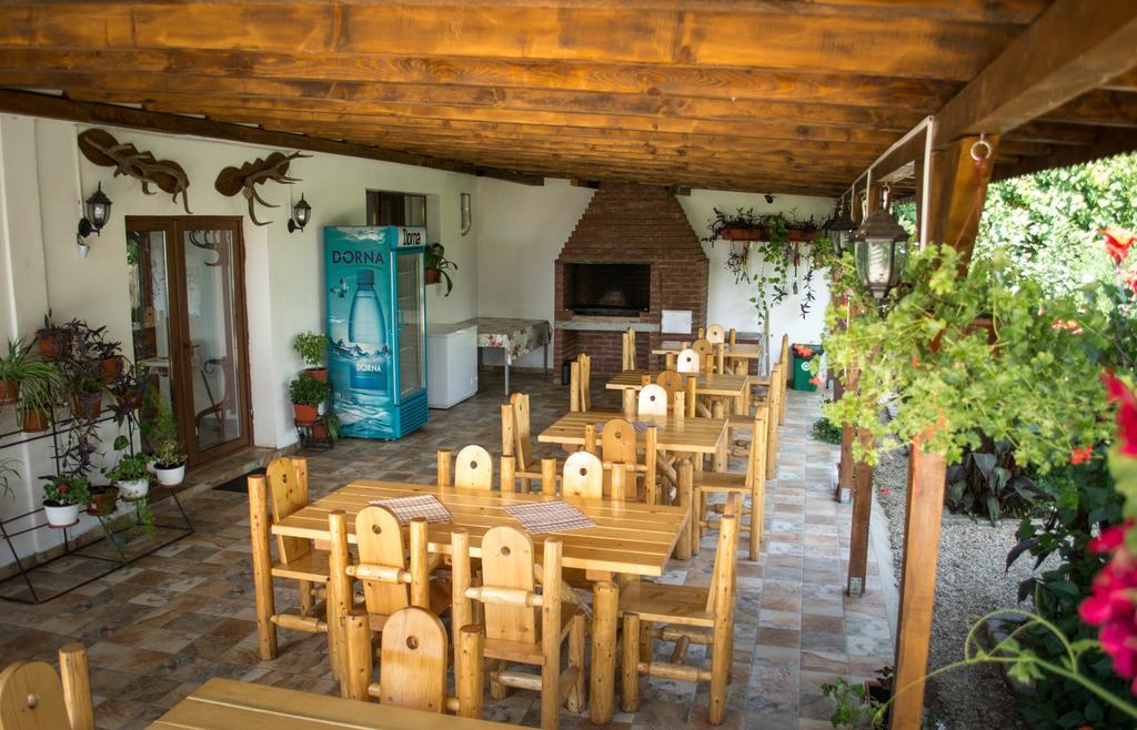 Hôtel Casa Diana à Comana Extérieur photo